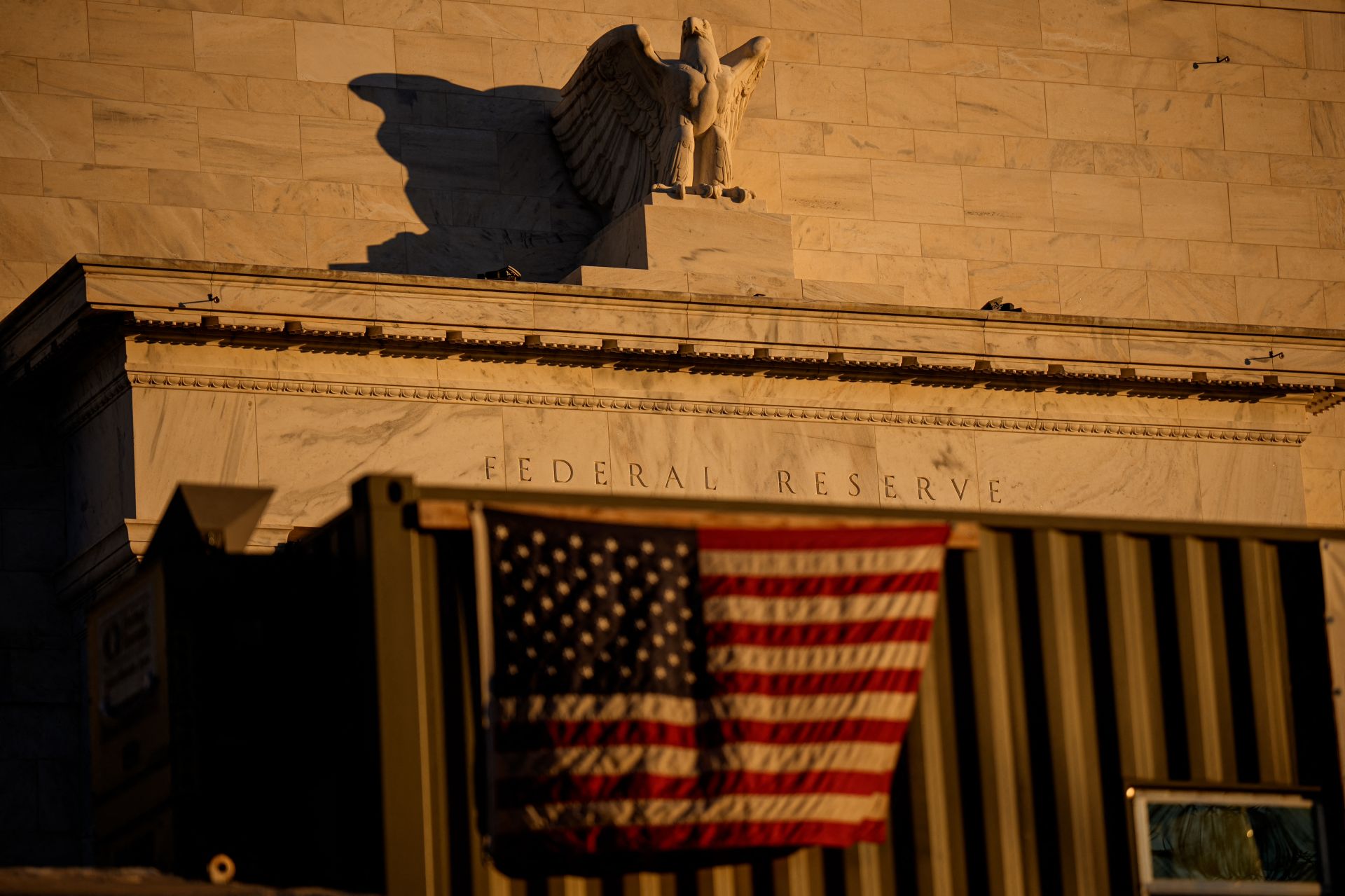 Fed: les taux restent gelés mais un tour de vis n'est pas exclu à l'avenir