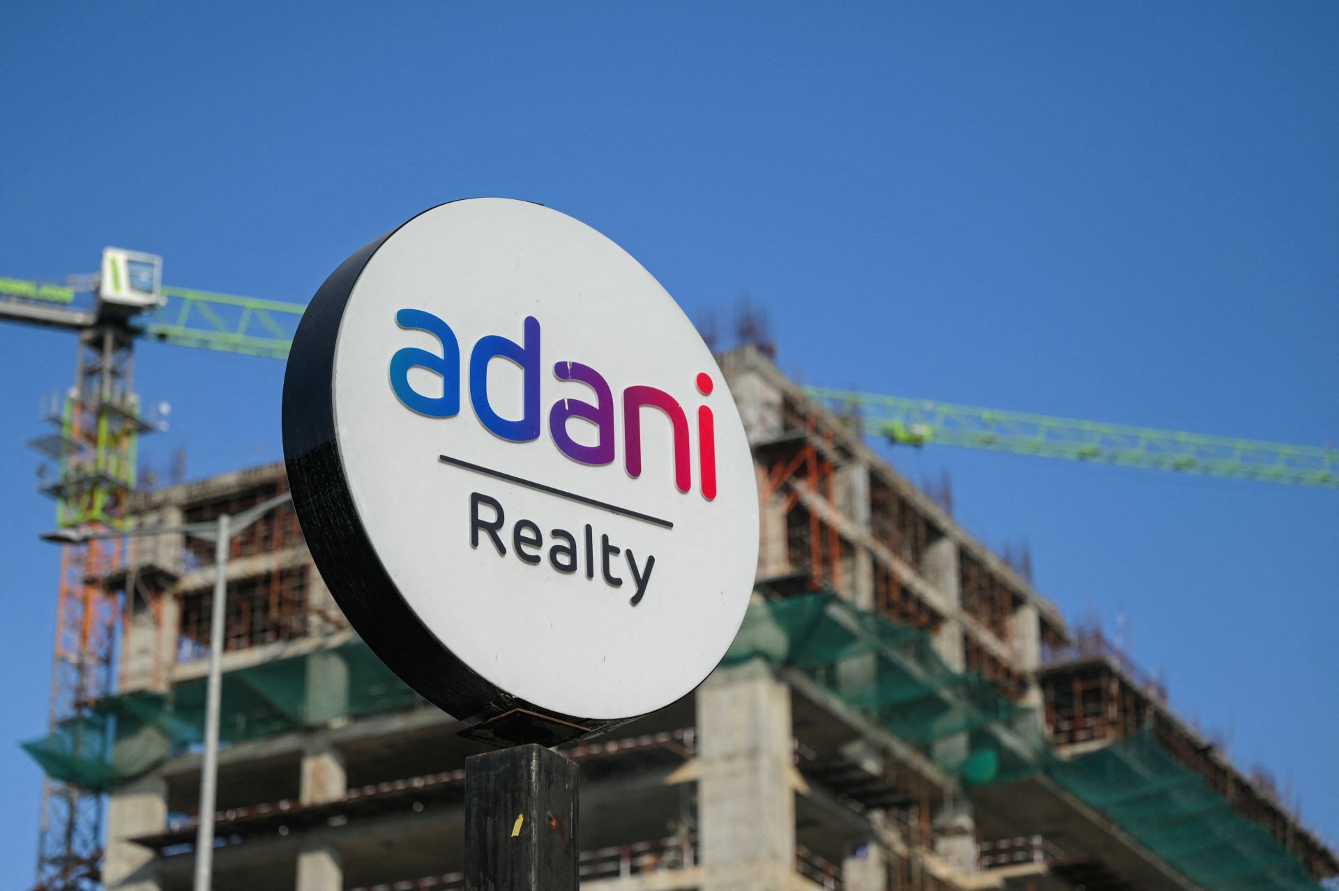 Adani sanctionné par Washington pour 275 millions de dollars liés au pétrole iranien