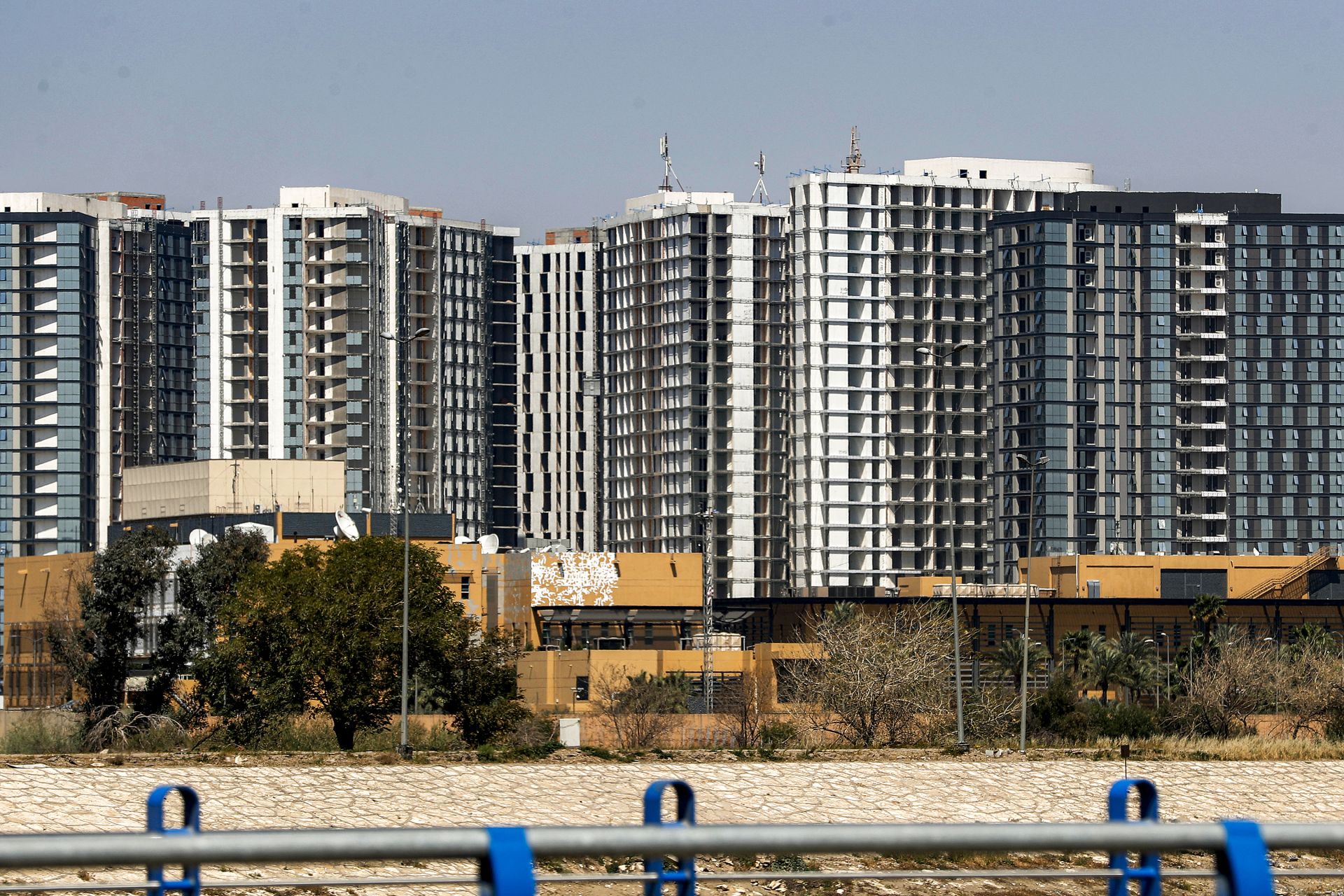 Irak: des groupes pro-iraniens ont attaqué des installations diplomatiques américaines