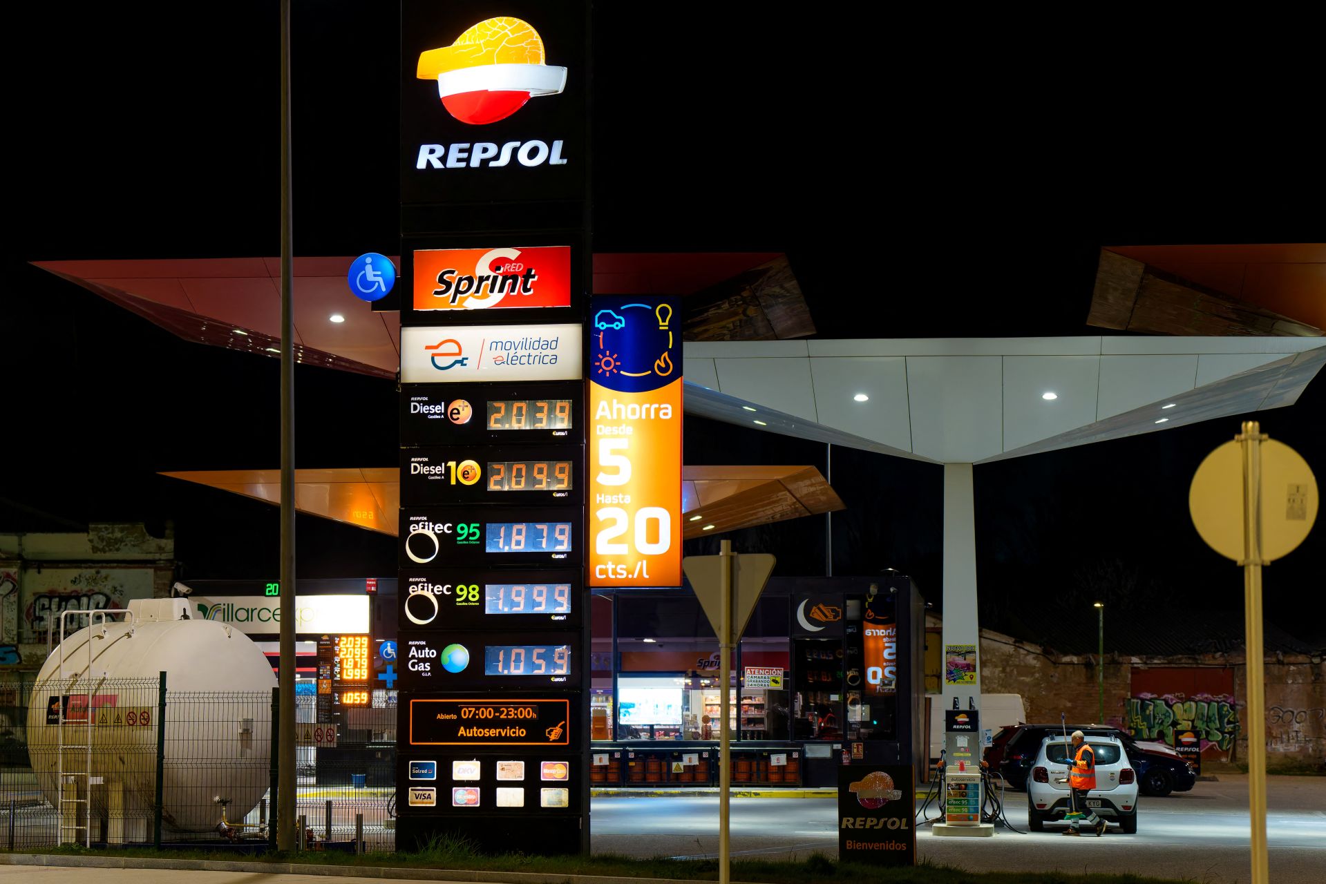 Pétrole en hausse: WTI dépasse 100$, Brent grimpe à 113$