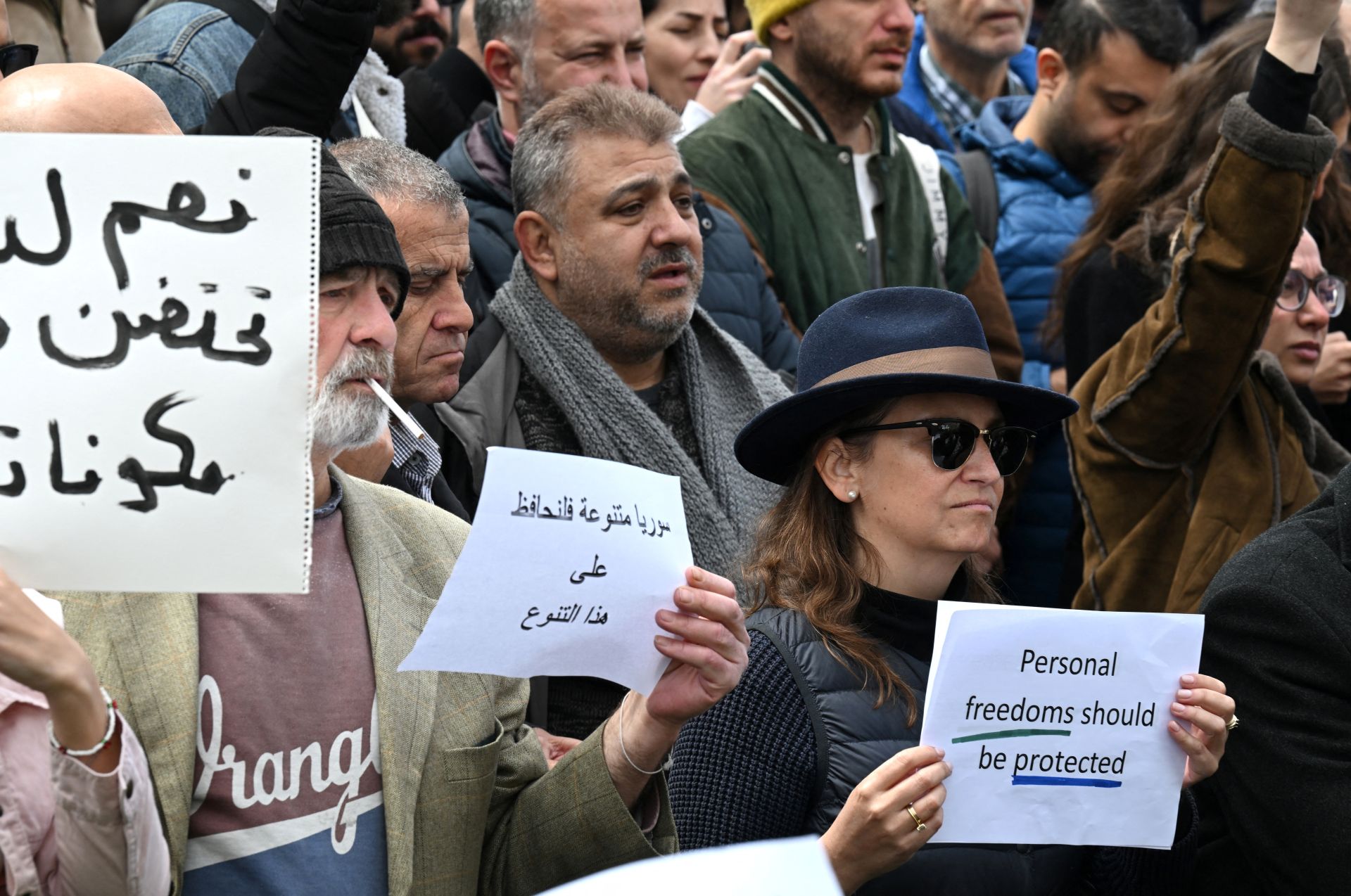 Des centaines de Syriens manifestent contre les restrictions à la vente d'alcool