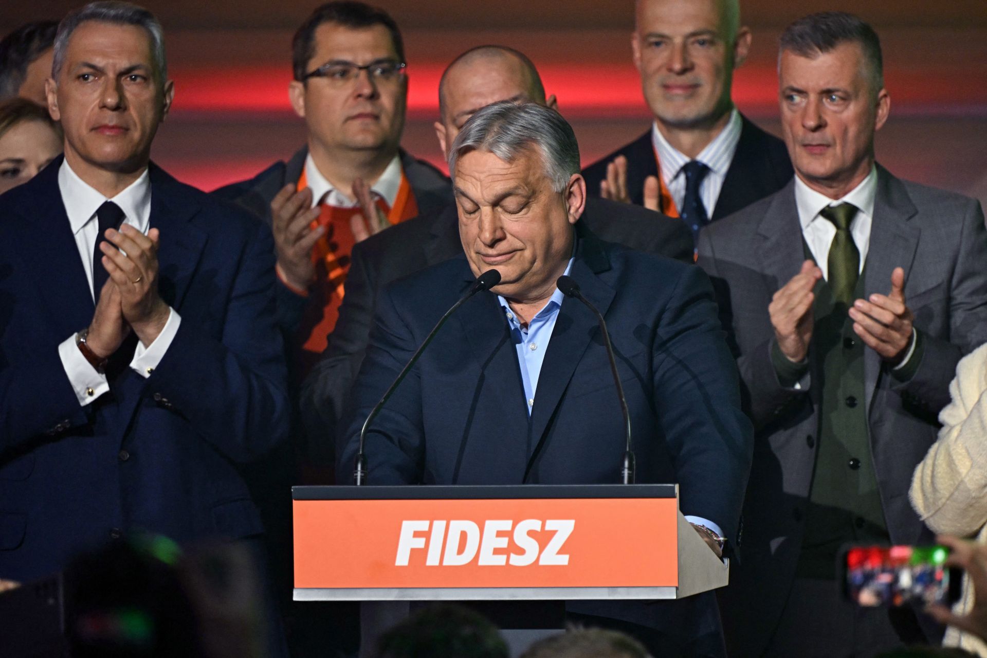 Hongrie: Viktor Orban reconnaît sa défaite aux législatives, victoire historique de Peter Magyar