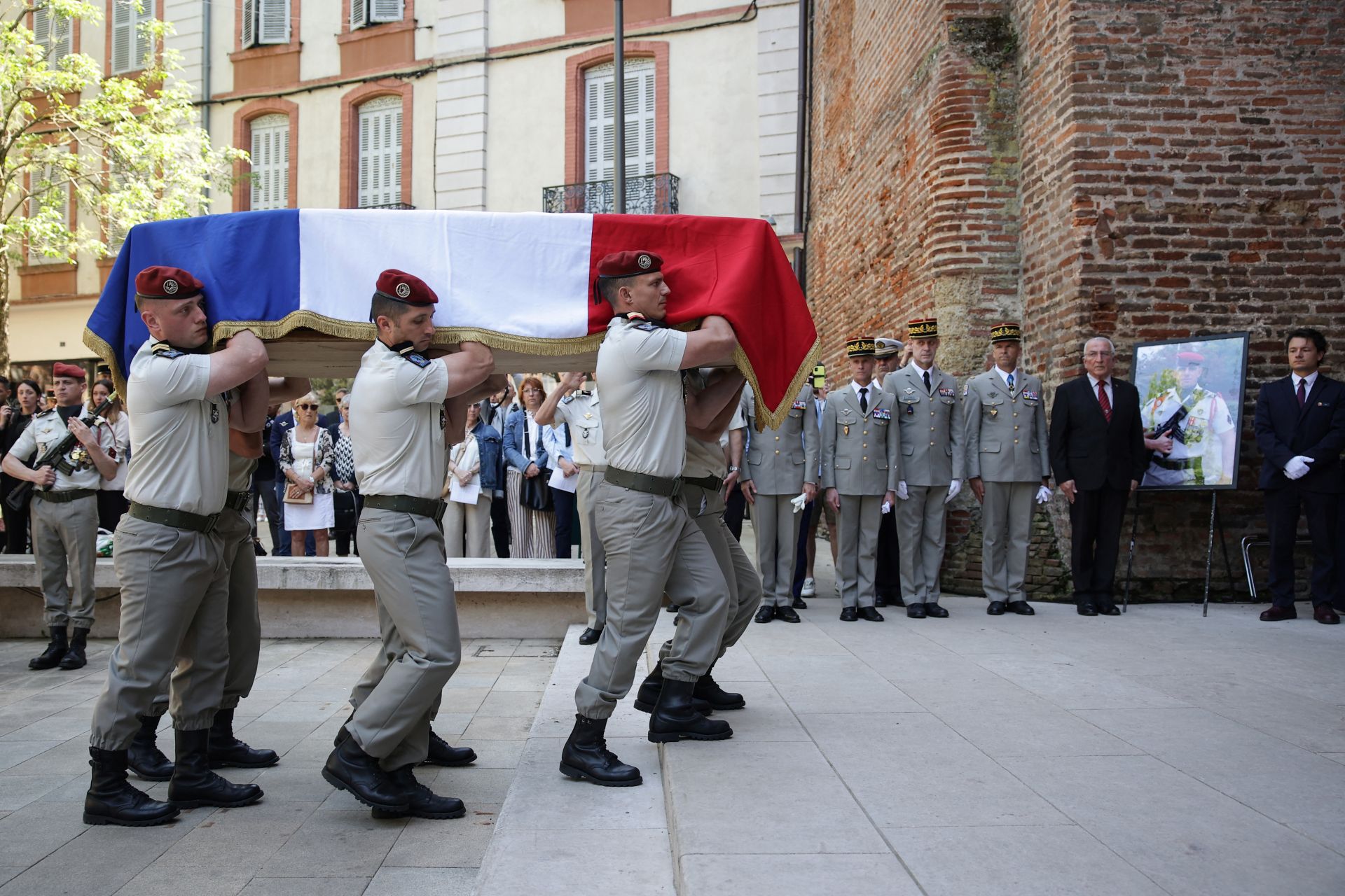 La France rend hommage au Casque bleu tué au Liban