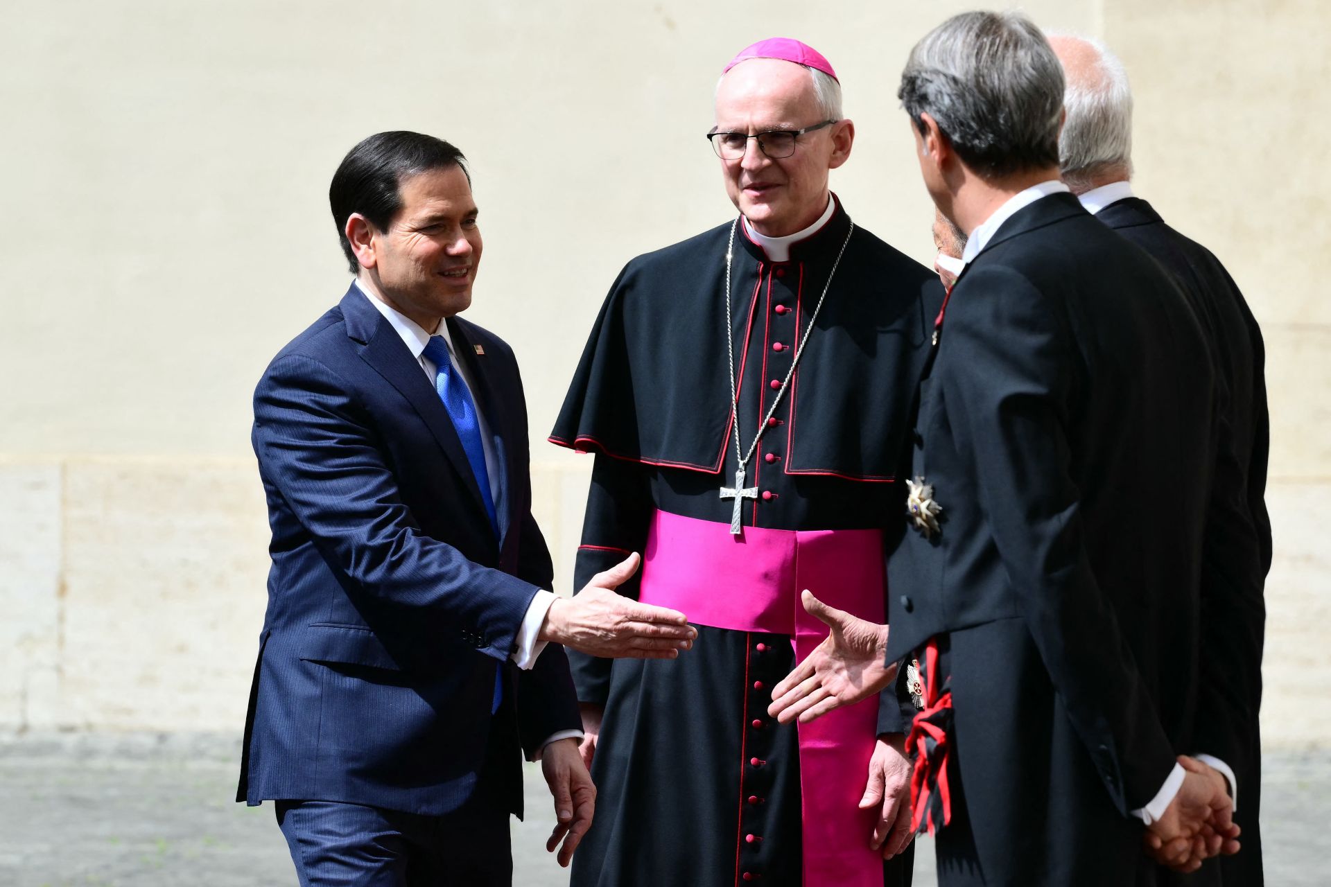 Rubio en émissaire au Vatican pour apaiser les tensions avec le pape