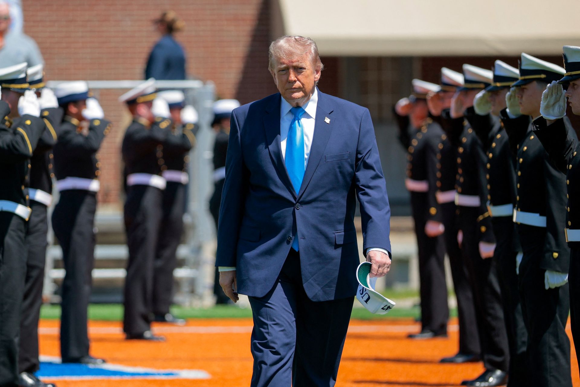 Trump dit finaliser les négociations avec Téhéran, le dollar retombe
