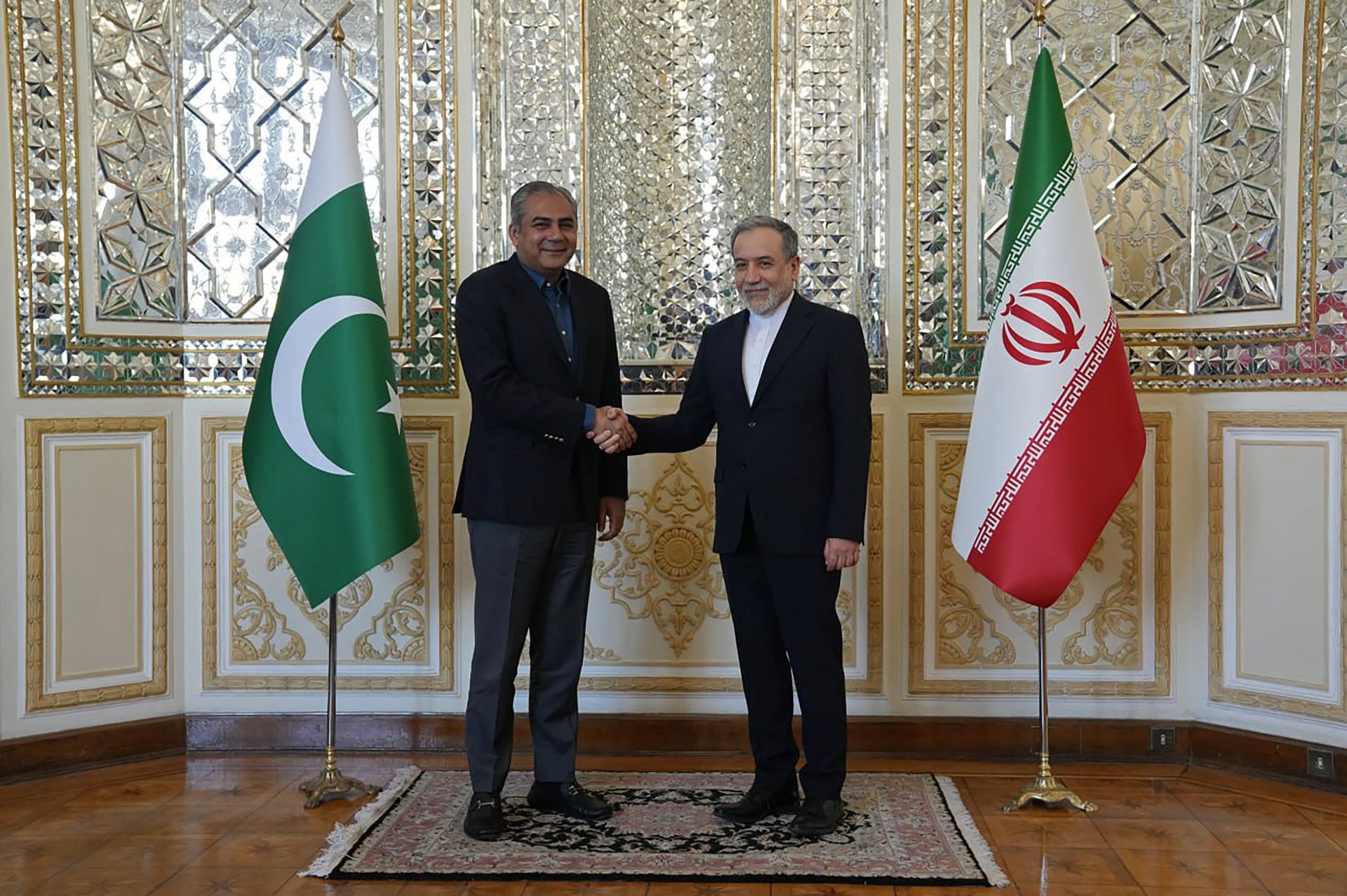 Un ministre pakistanais en Iran après le report de pourparlers Téhéran/Washington en Suisse