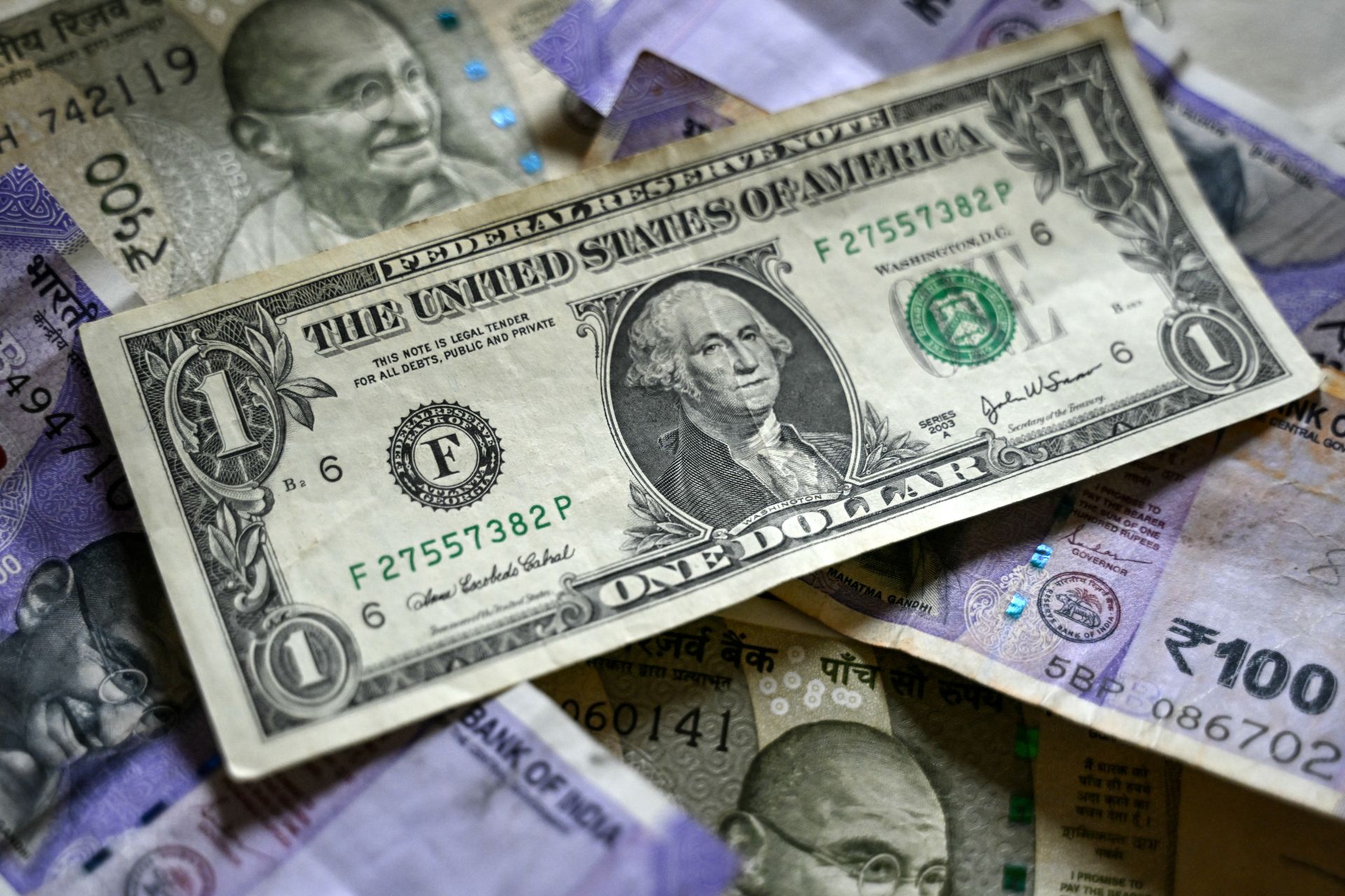 Le dollar flanche après des chiffres décevants sur l'emploi américain