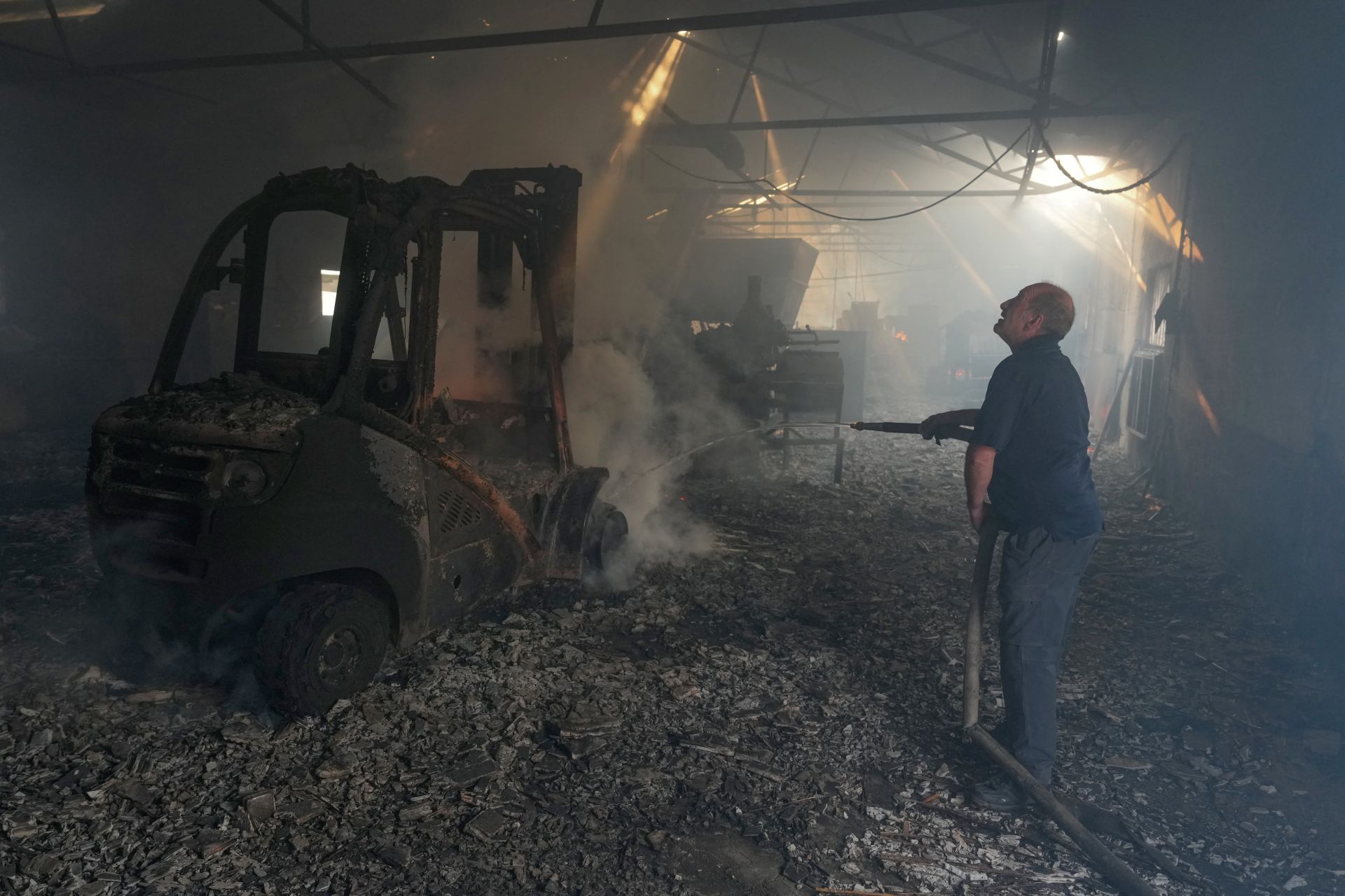 Incendies hors de contrôle en France et en Espagne: plus de 175.000 évacuations