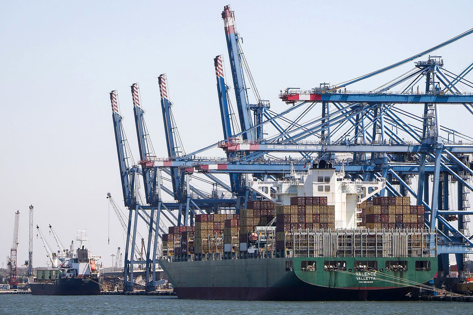 Blocus des ports iraniens: l’armée américaine affirme avoir tiré sur un navire
