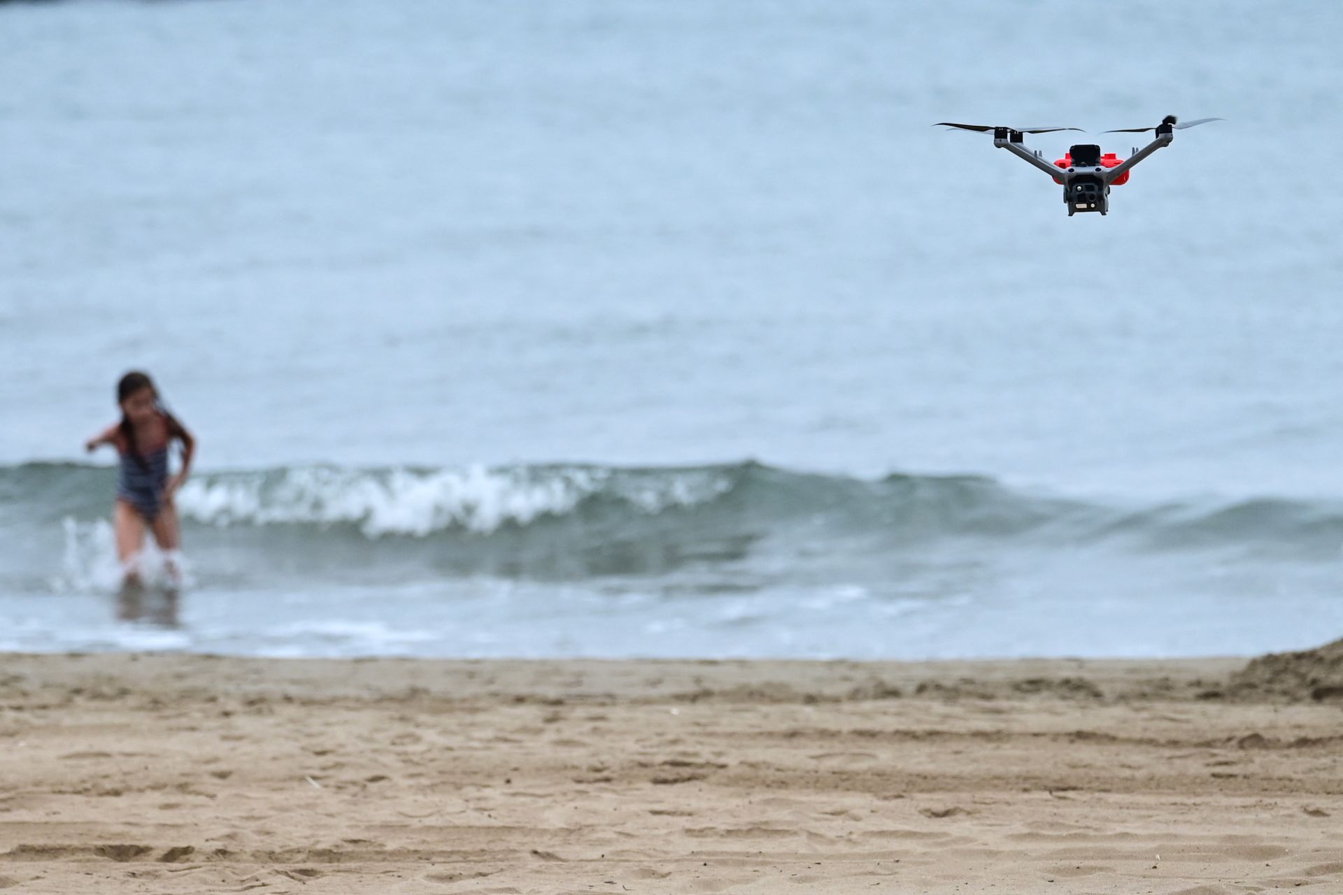En bord de Méditerranée, des patrouilles de drones dopés à l'IA pour éviter les noyades