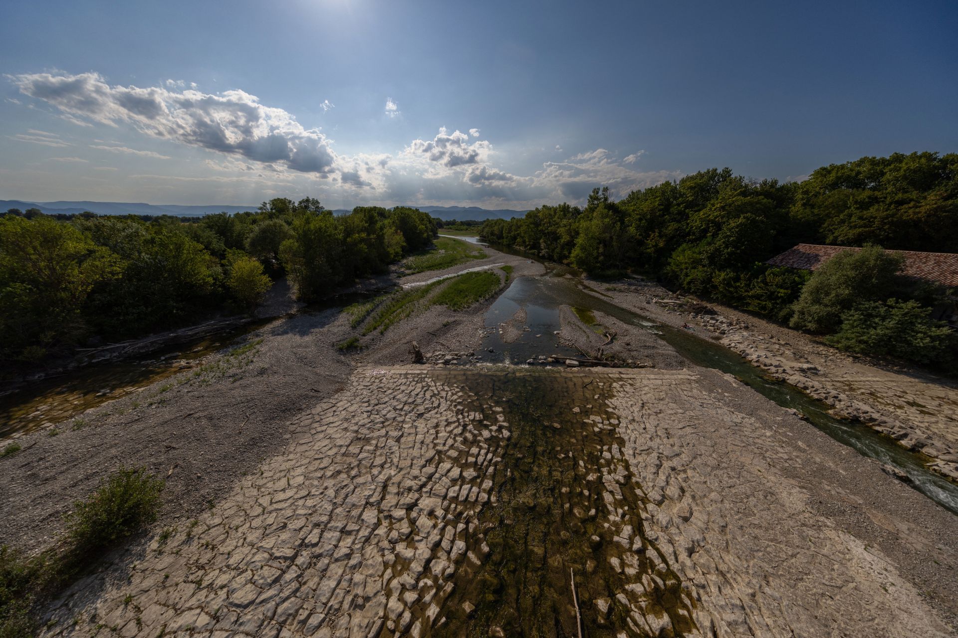 Sécheresse: près de 70% de la France sous des mesures de restrictions d'eau