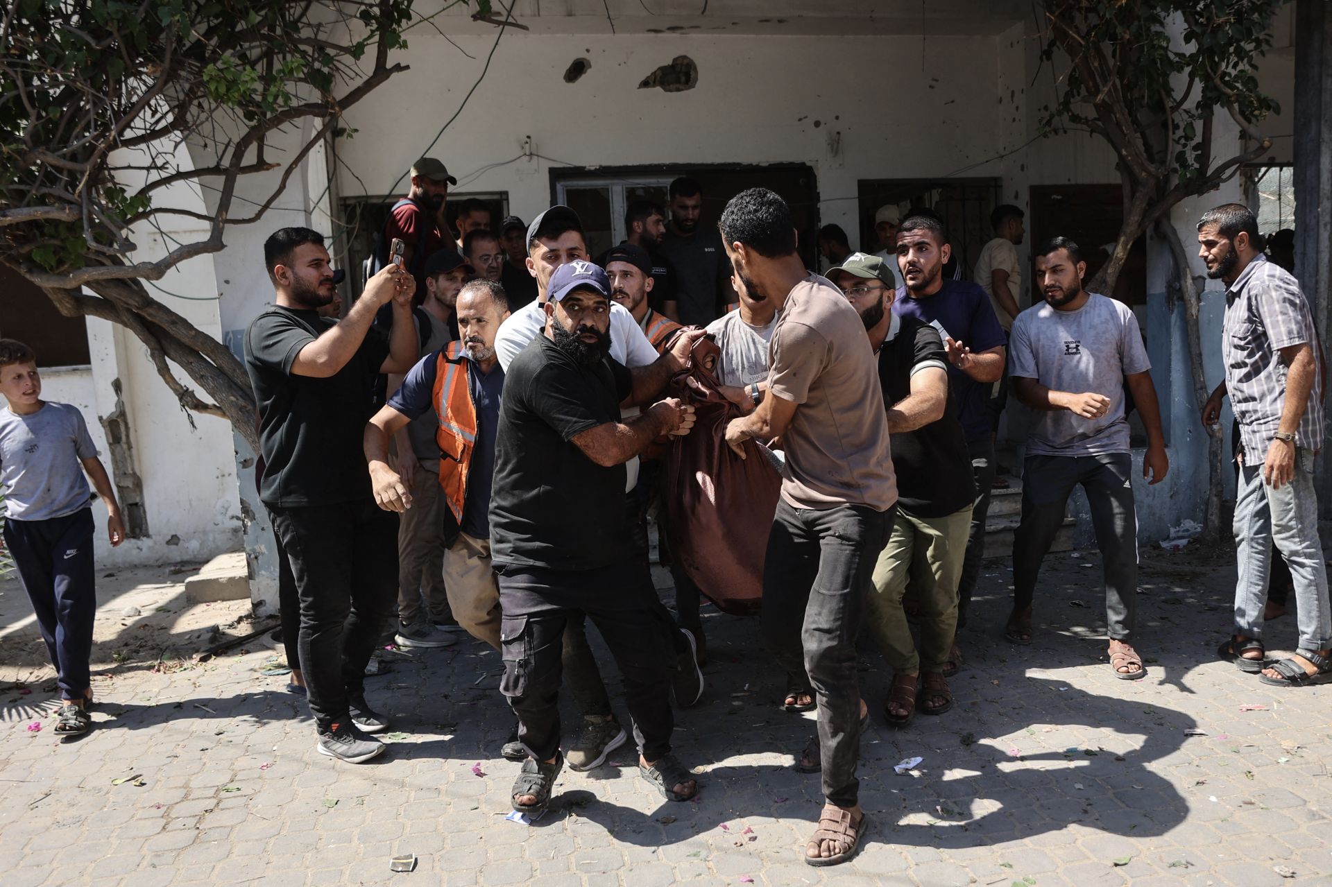Neuf morts dans une frappe israélienne sur un commissariat à Gaza