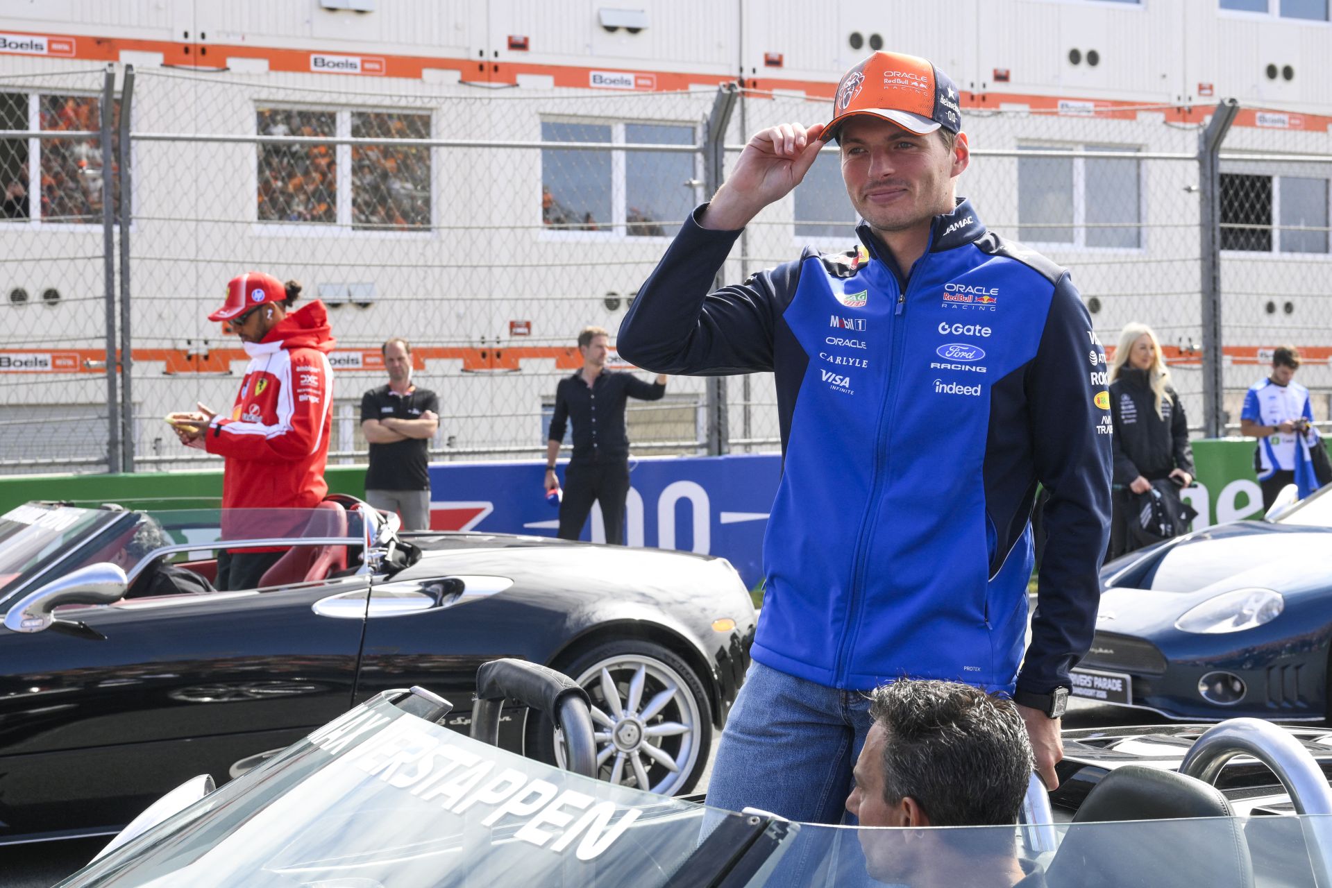 F1: le Néerlandais Verstappen abandonne au premier tour de l'ultime GP des Pays-Bas après un accident