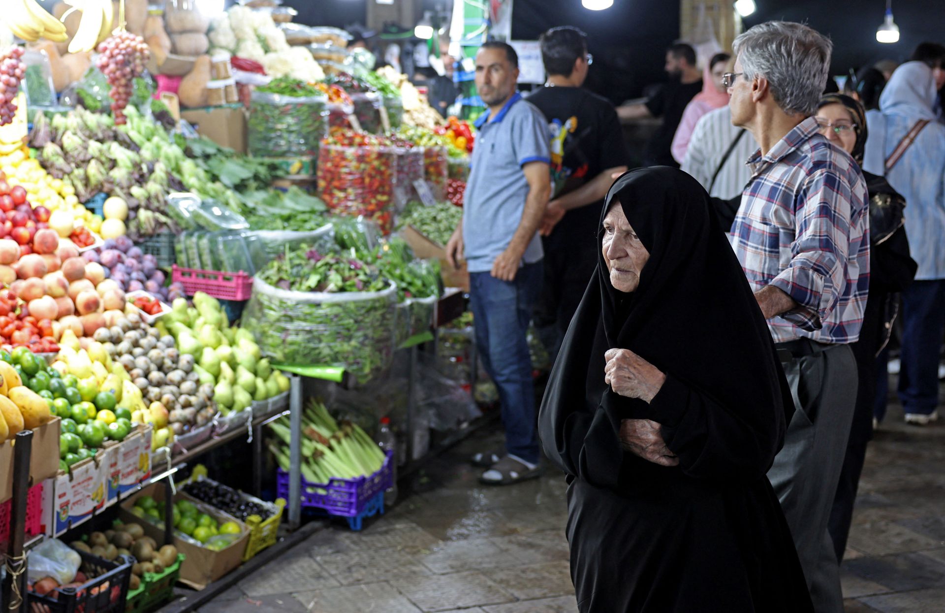 Éprouvés par les sanctions économiques, les Iraniens redoutent un renforcement de la pression américaine