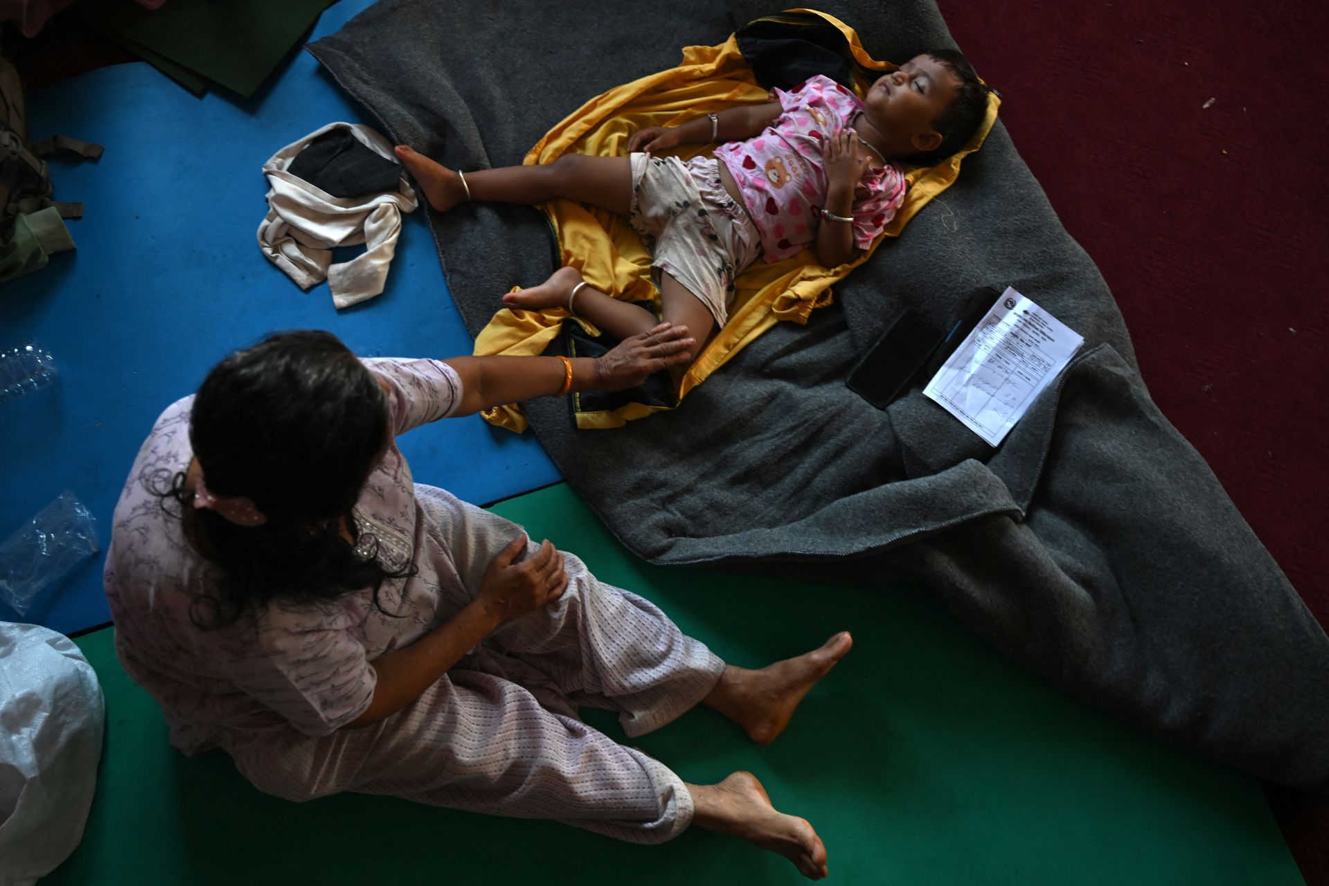 Aide humanitaire au compte-gouttes après les crues meurtrières au Népal et au Tibet