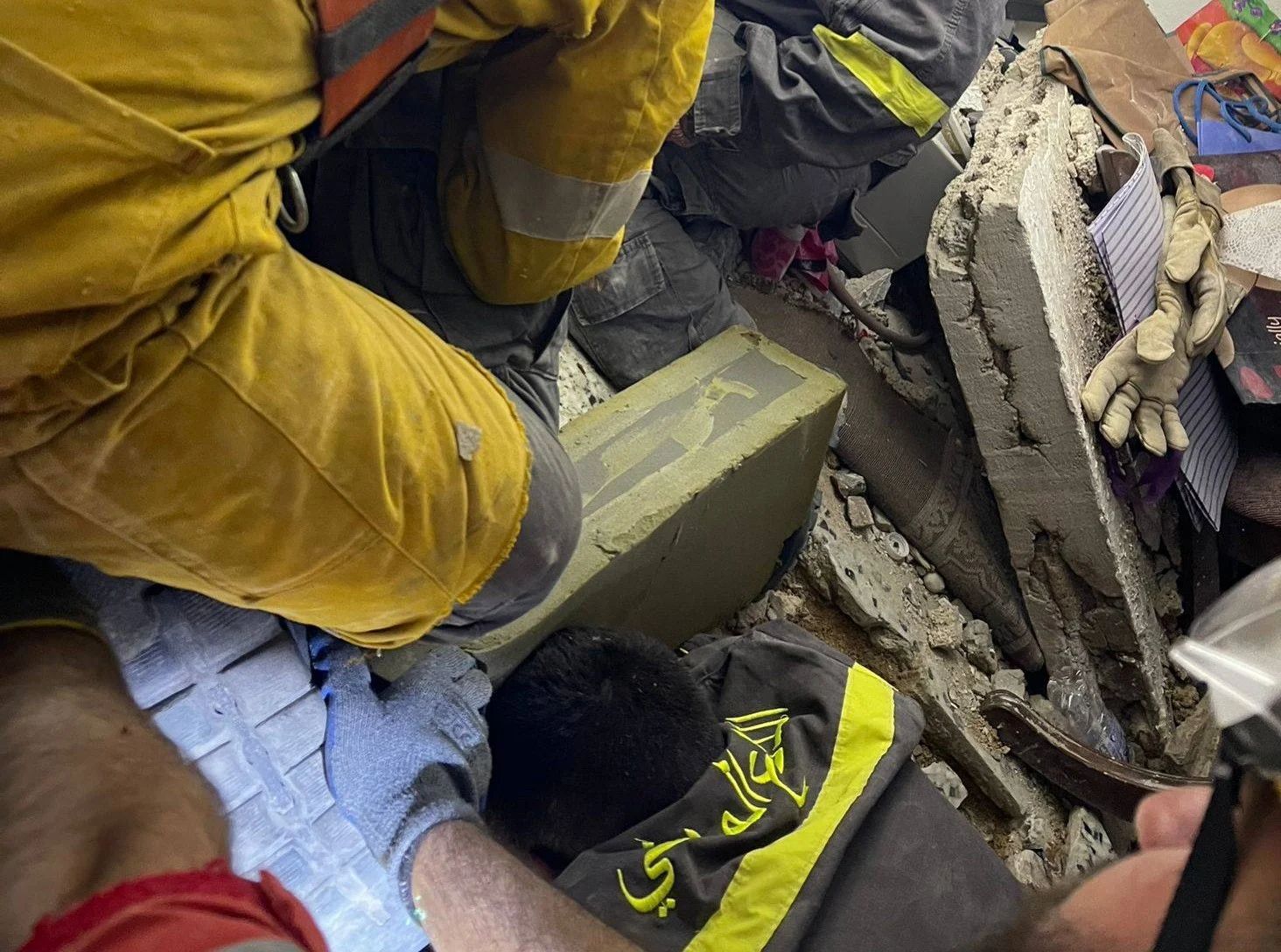 Poursuite des recherches après l’effondrement de deux immeubles à Tripoli