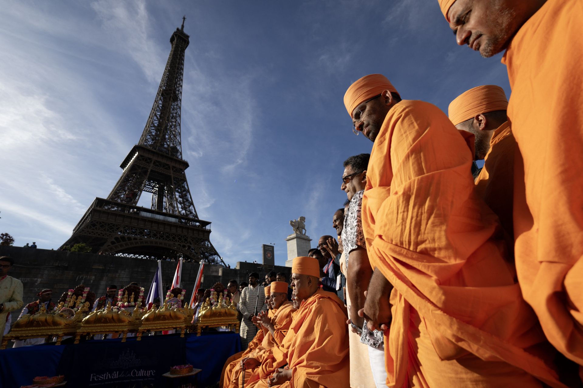 La tour Eiffel doit rouvrir après une grève contre l'éviction de femmes par un groupe religieux
