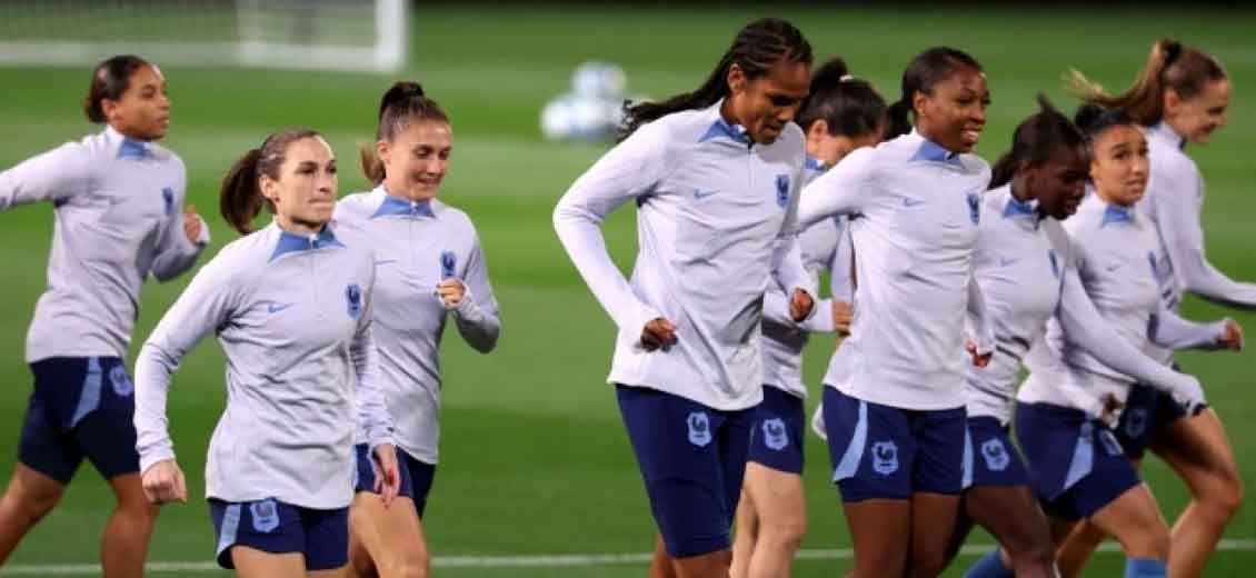 Mondial: face à leur destin, les Bleues se lancent contre la Jamaïque