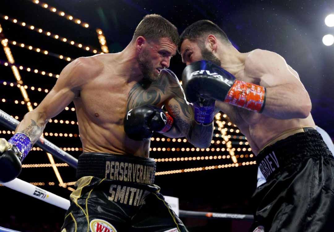 Boxe: Beterbiev punit Smith et unifie les titres chez les mi-lourds