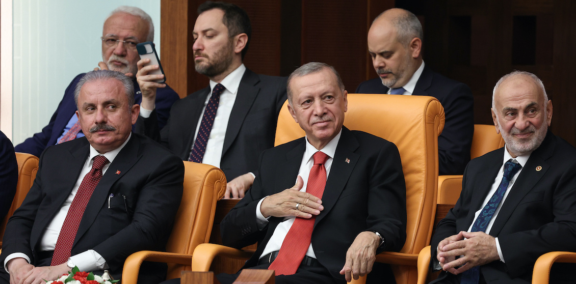 Erdogan annonce la composition de son gouvernement et appelle au dialogue