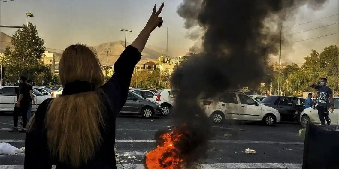 En Iran, les funérailles de manifestants ravivent la contestation