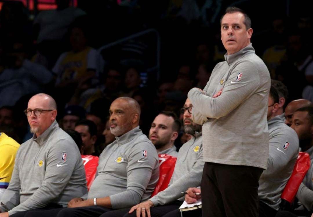 Les Lakers limogent leur entraîneur Frank Vogel