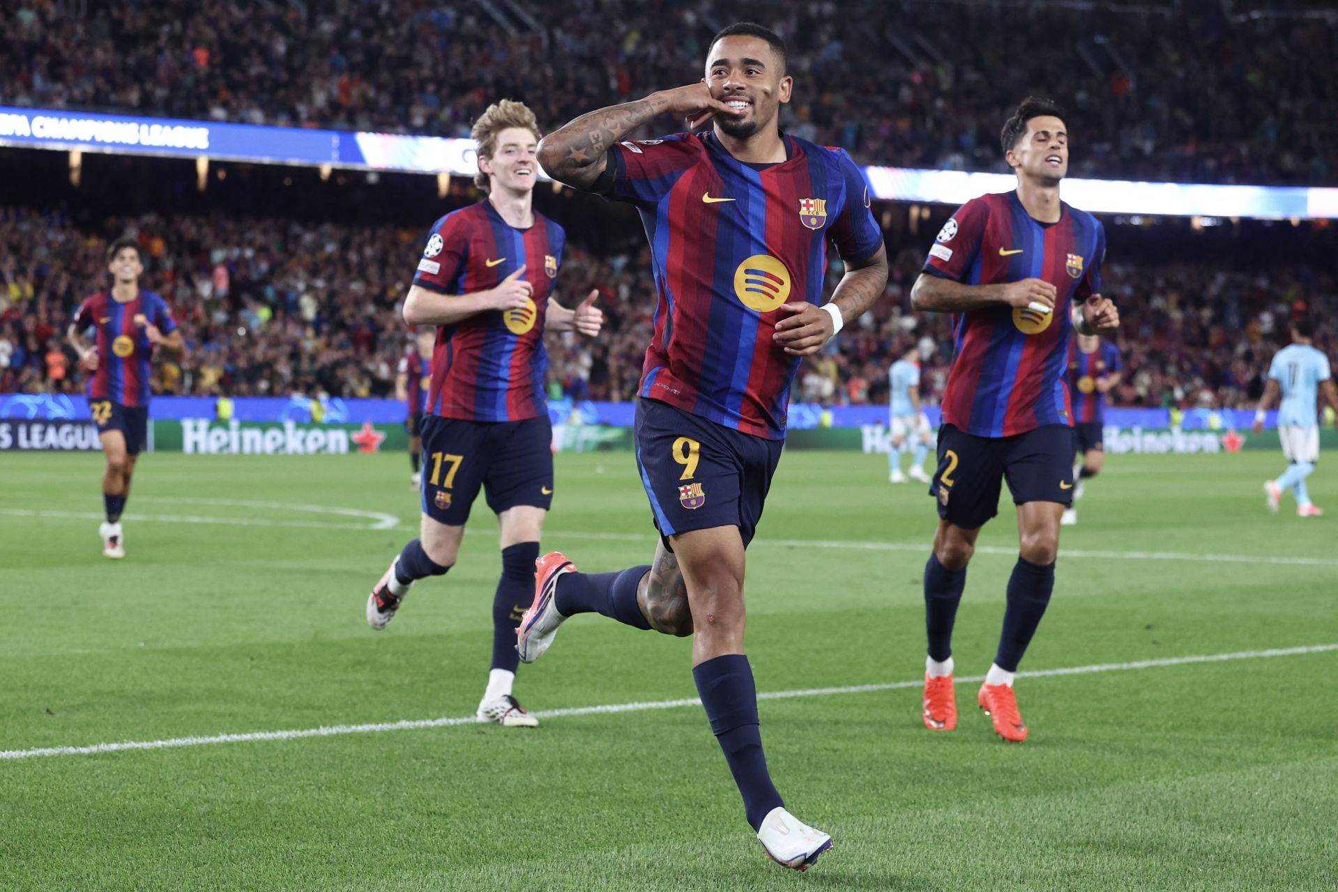 Ligue des champions: le PSG et Barcelone cartonnent d'entrée
