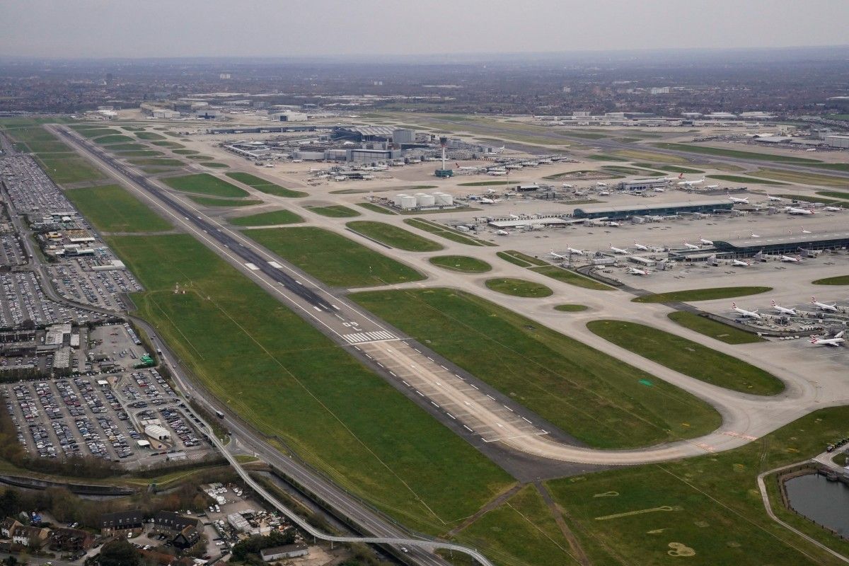 Reprise progressive des vols à Heathrow après une journée de chaos