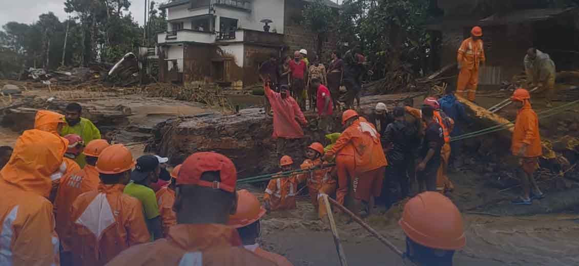 Inde: des glissements de terrain font une centaine de morts et de nombreux blessés