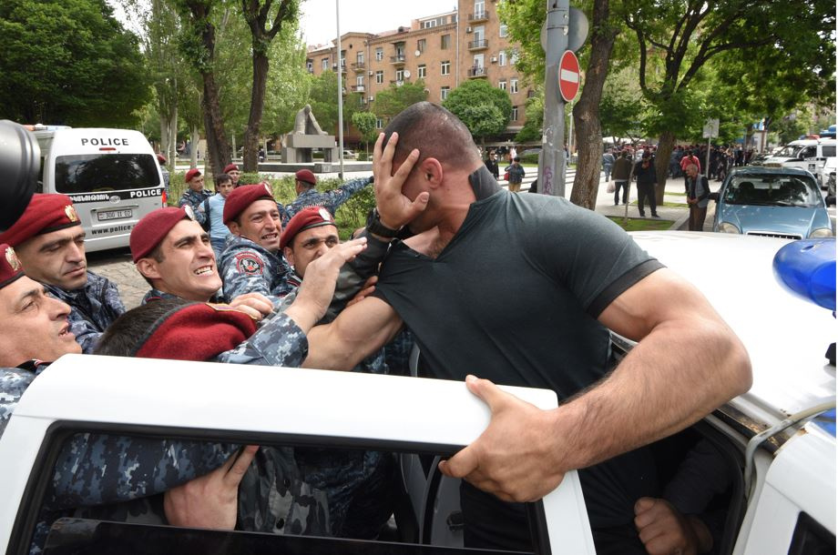 En Arménie, 300 manifestants d'opposition interpellés