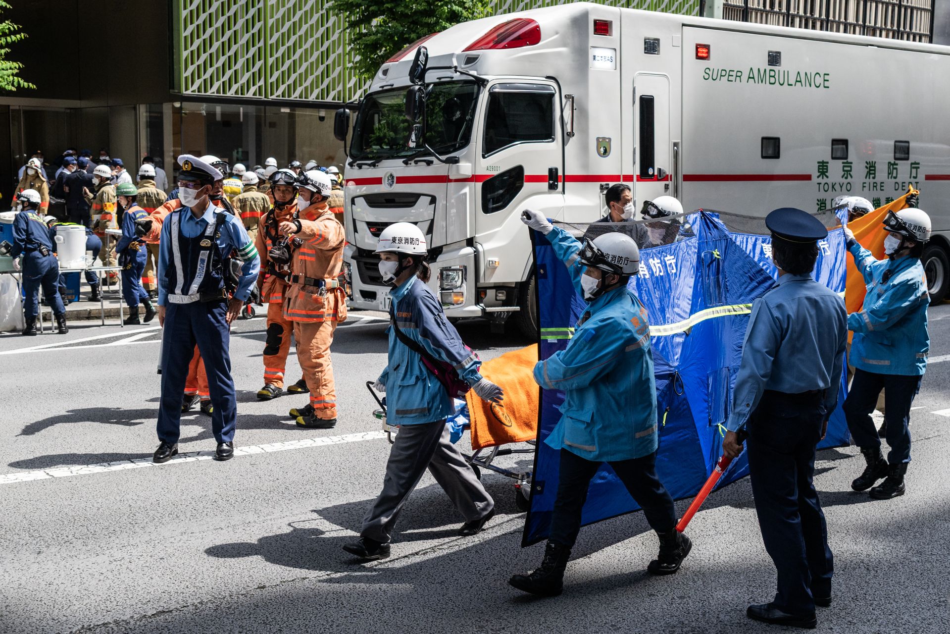 Une vingtaine de blessés après qu’un homme a pulvérisé une substance dans un centre commercial de Tokyo