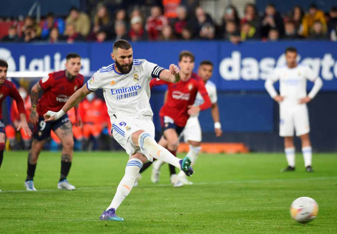 Benzema se rate mais le Real Madrid se rue vers le titre