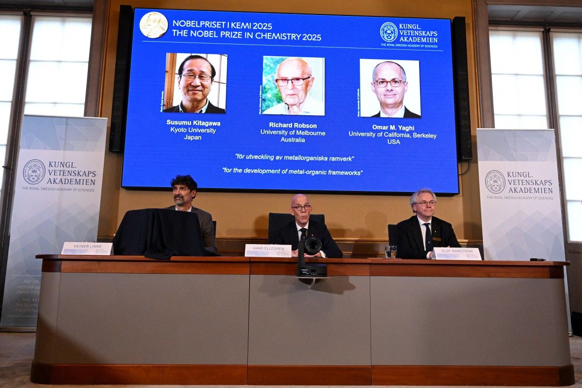 Le Nobel de chimie récompense un trio pour une nouvelle forme de structure moléculaire