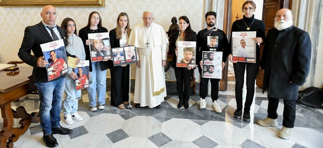 Le pape François accueille des familles d’otages israéliens