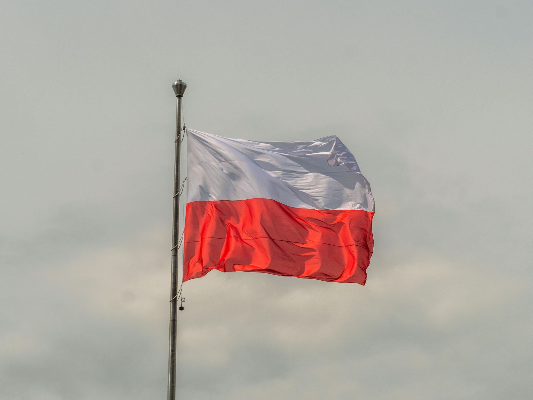 Pologne: l'aviation abat des «objets hostiles» après des violations de l'espace aérien