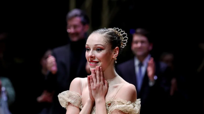 Roxane Stojanov: une étoile qui illumine l'Opéra de Paris