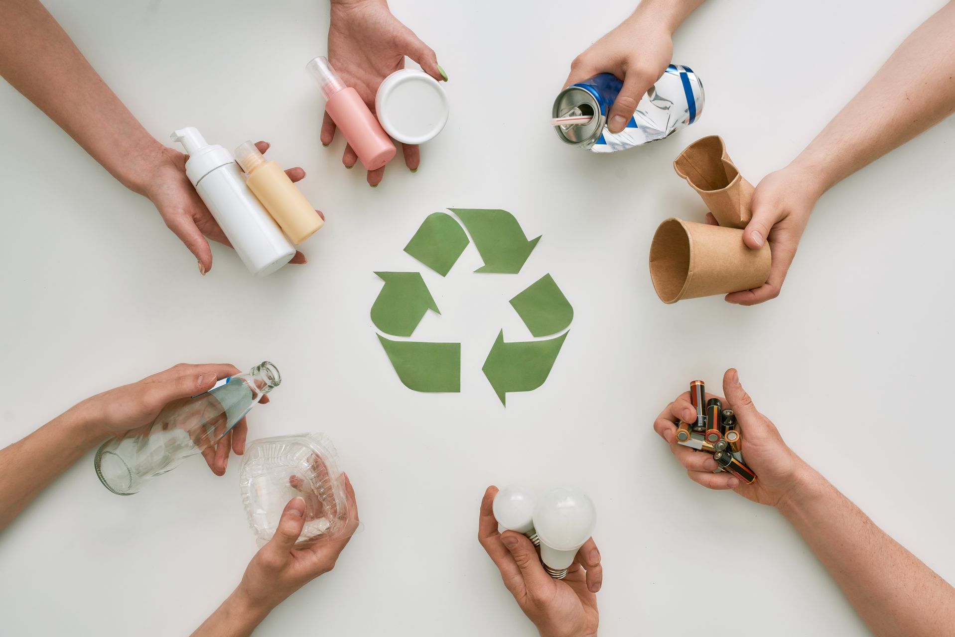 La pollution aux microplastiques bien plus élevée dans les boissons en bouteilles de verre, selon une étude