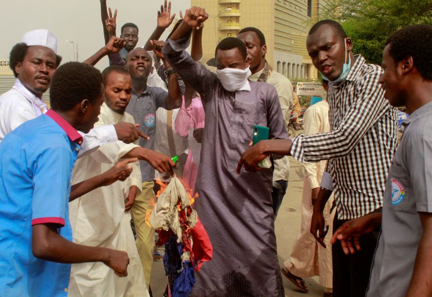 Tchad: le sentiment anti-français s'intensifie, l'ère Déby se prolonge