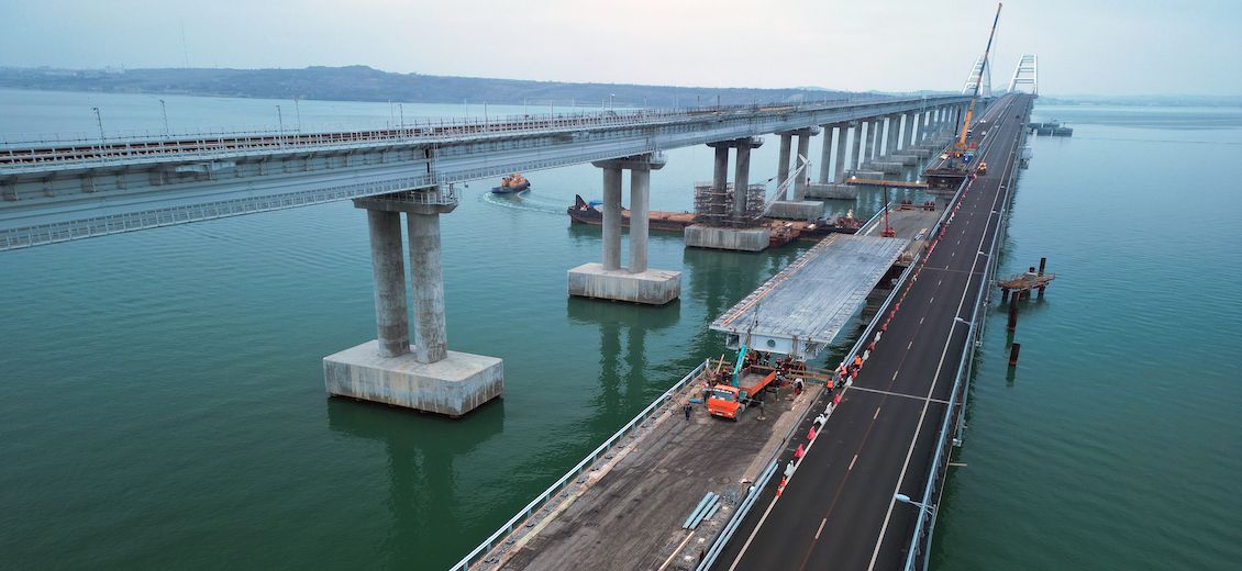 L'Ukraine attaque le pont stratégique de Crimée