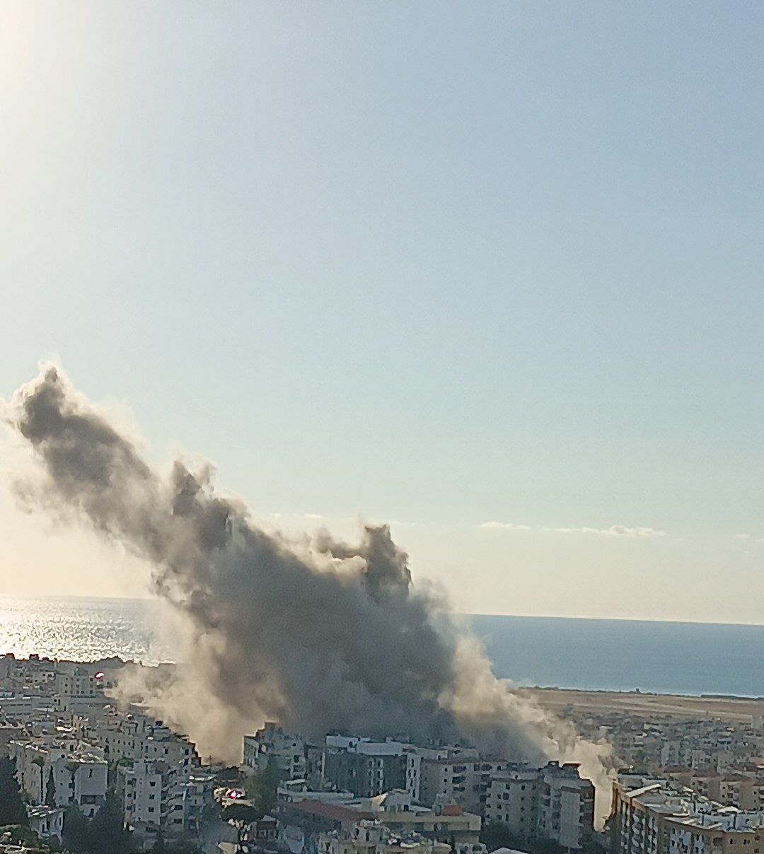 Une violente frappe israélienne a ciblé la région de Choueifat-Al Oumara, à côté de la banlieue sud de Beyrouth.