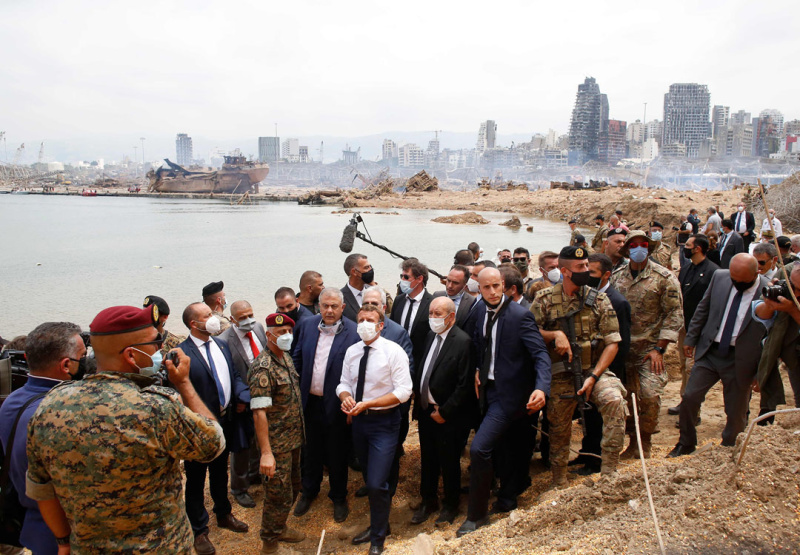 Tournée du président Macron au port de Beyrouth, détruit par l’explosion du 4 août 2020.