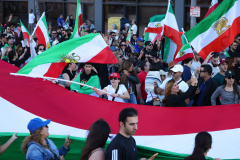 L'Iran se dit prêt à la guerre, le bilan humain des manifestations s'alourdit