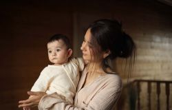 Le mythe de l’instinct maternel: la mère n’est pas programmée pour aimer