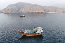 Un navire frappé par «un projectile» au large d'Oman