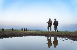 Israël mobilise ses troupes à sa frontière nord et frappe à Beit Lif au Liban-Sud