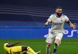 Benzema qualifie le Real pour les demi-finales au terme d'un match épique