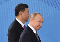 Xi inaugure le sommet des Brics en défendant Moscou