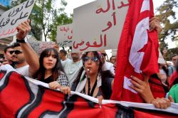 Les jeunes Tunisiens face à l'indifférence politique et à l'envie d'émigrer