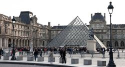 Réouverture du Louvre après un vol historique