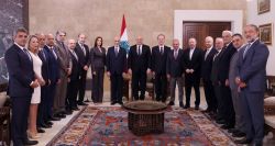 Aoun défend les négociations directes avec Israël et appelle le Hezbollah à coopérer
